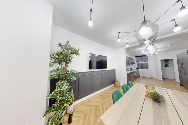 Room 9, 40, Central Road, Greater Manchester photo 2