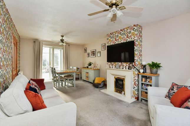 1, Alder Grove, Staffordshire photo 2