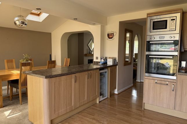 1 Thorneydown Road, Winterbourne Gunner, Salisbury photo 2