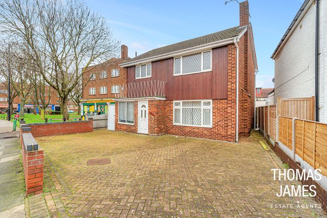 Thumbnail Detached house for sale in Firs Lane, Palmers Green