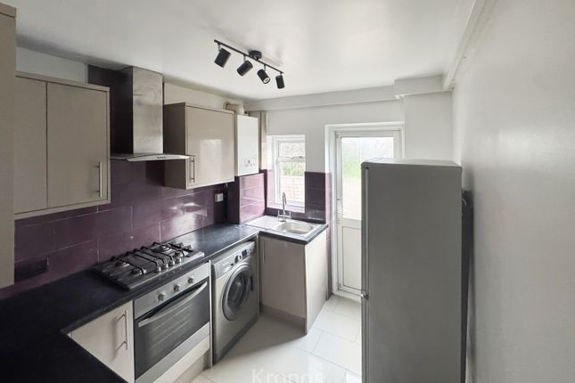 24 Greenway Gardens, Greenford photo 4