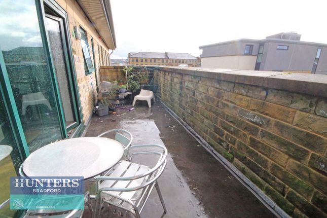 Flat for sale in Stonegate House, Bradford