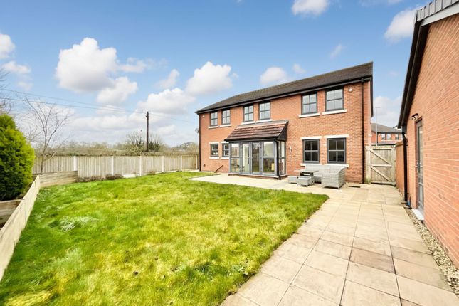 10 Village View Close, Crewe photo 4