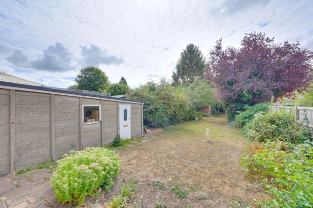 102, Cloonmore Avenue, Orpington photo 4