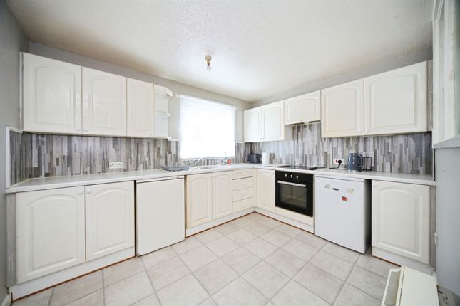5, Spear Close, Luton photo 2