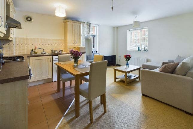 53, Caxton Court, Burton-On-Trent photo 2
