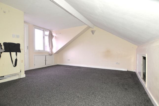 17C, Gladstone Avenue, London photo 3