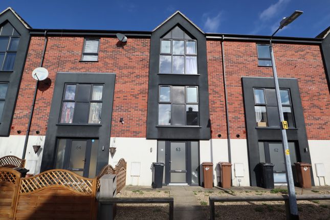 Town house for sale in St. Botolphs Crescent, Lincoln