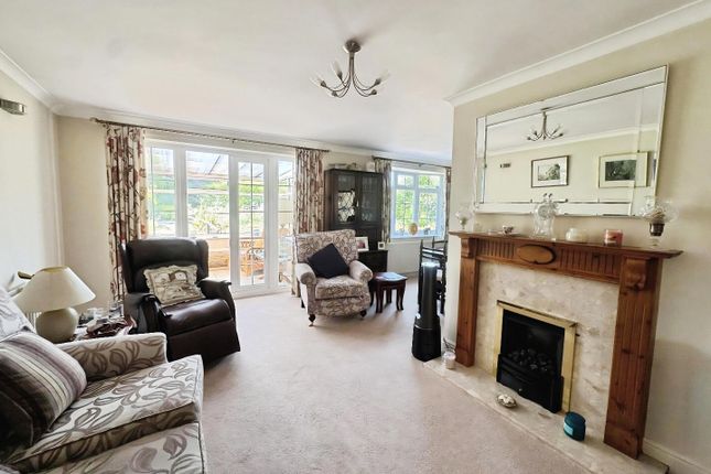2, Manor Farm Close, Leicester photo 3
