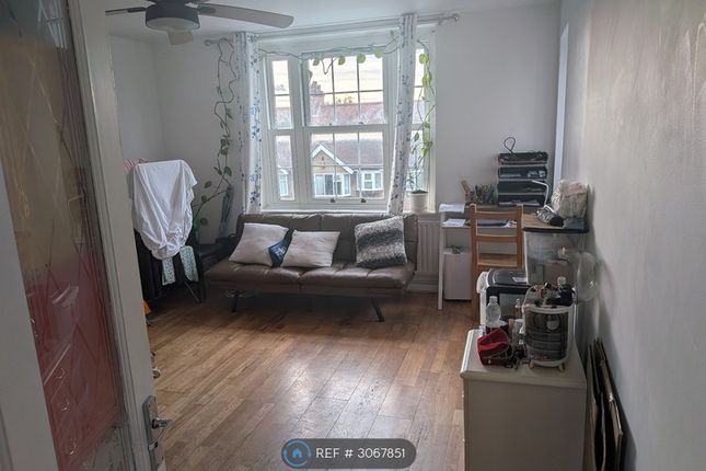 F Meretune Court, Martin Way, Morden photo 5
