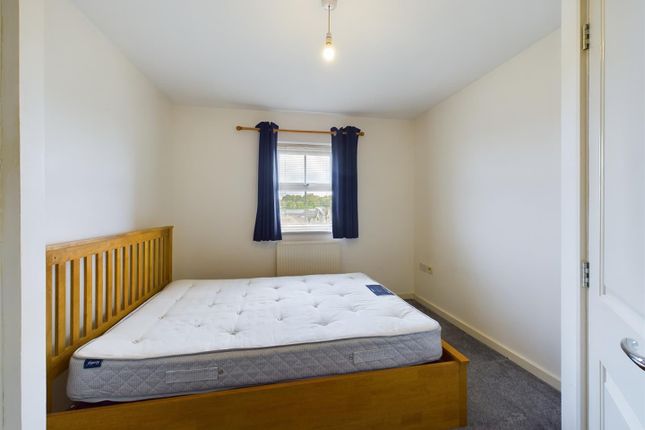 11, Rawlinson Road, Crawley photo 4