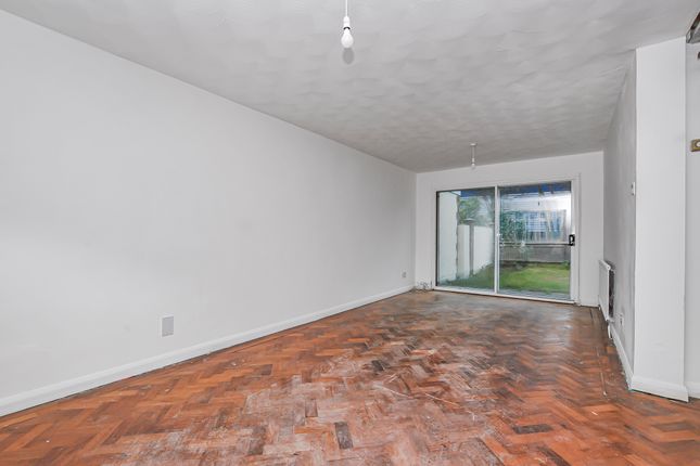13, Sherbourne Close, Colnbrook photo 3