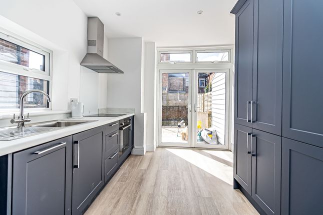 92 Grayshott Road, Southsea photo 3