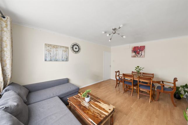 7, Stickleton Close, Greenford photo 3