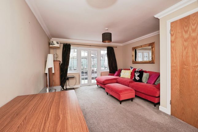 6, Willow Close, Maidstone photo 4