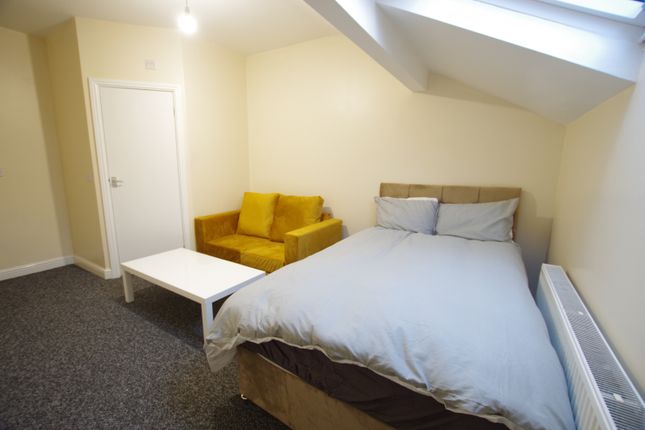 Thumbnail Room to rent in Briggate, Shipley