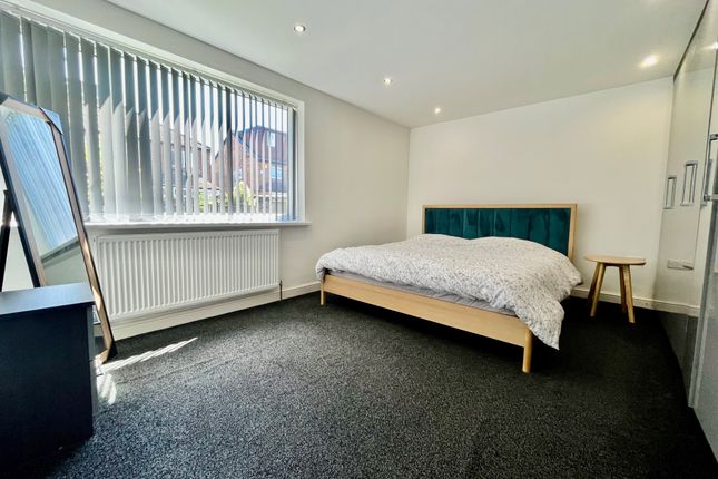 78, LEEDS photo 5
