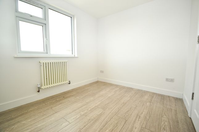 Flat to rent in Red Lion Road, Surbiton