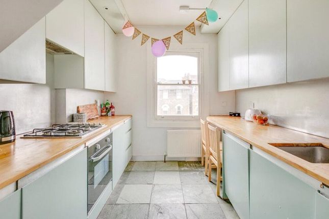 Flat D, 18, North Villas, Camden Square photo 3