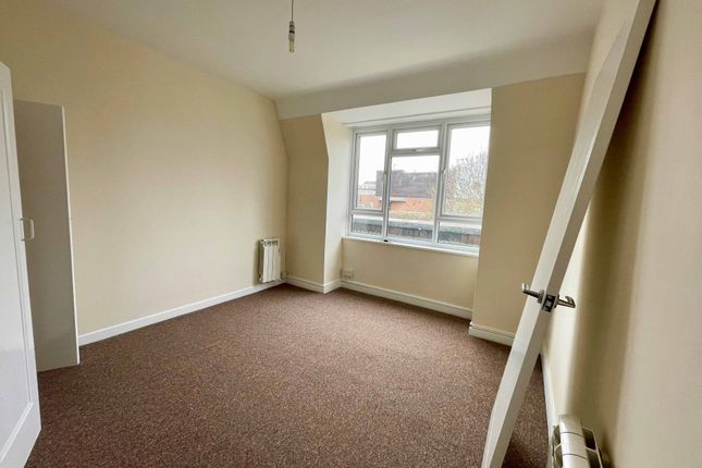Flat to rent in Terminus Road, Eastbourne