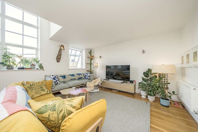 Thumbnail Flat to rent in Enfield Road, London