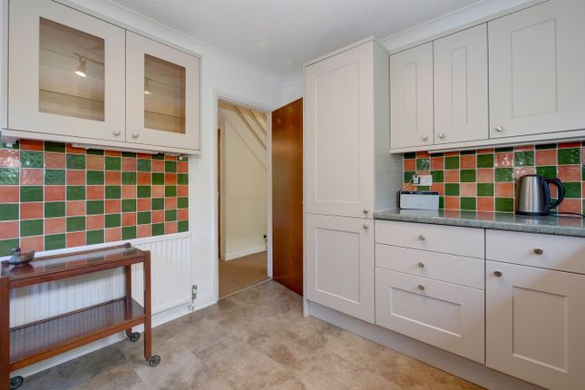 41, Downside Close, Eastbourne photo 4