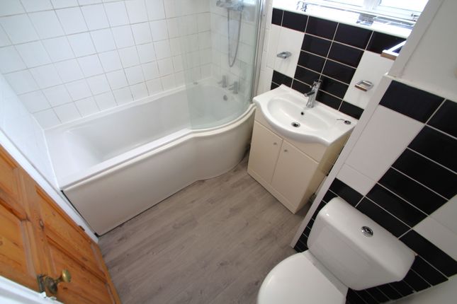 Flat for sale in Merlin Close, Ilford