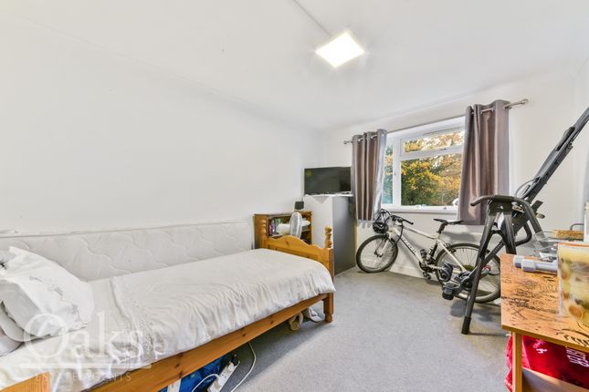 Flat for sale in Auckland Road, London