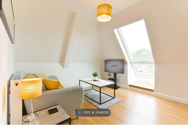 1-bed flat on Flat, Prime House Challenge Court, Leatherhead, £1,200/mo