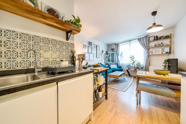 Thumbnail Flat for sale in Cowleaze Road, Kingston Upon Thames