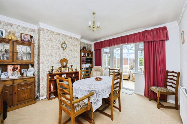 97, Marlpit Lane, Coulsdon photo 3