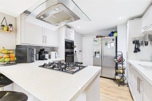 5, Grobars Avenue, Horsell photo 4