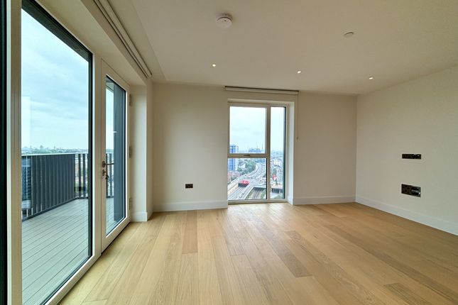 Thumbnail Flat to rent in Wood Lane, London