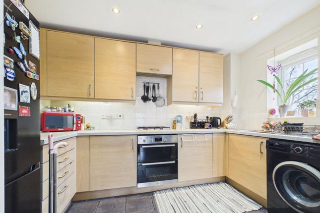 63 Ashdene Gardens, Reading photo 3