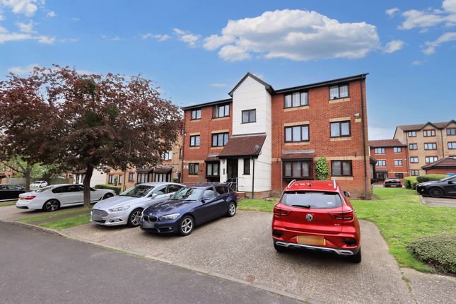 Thumbnail Studio for sale in Magpie Close, Enfield