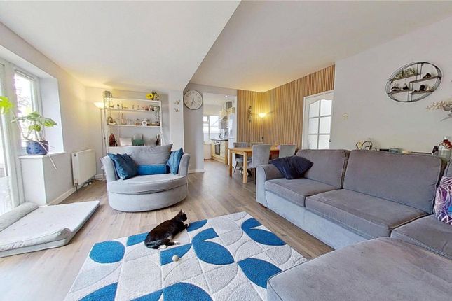 8, Grover Avenue, West Sussex photo 3