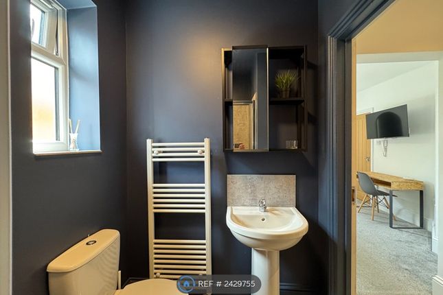 Room 4 - Ensuite + Kitchenette