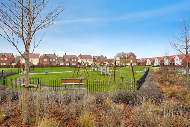 2, Reeves Avenue, Tonbridge photo 2