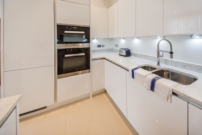 Flat 8, Palace Wharf, Rainville Road, London photo 3
