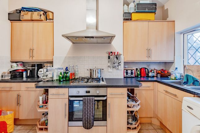 Flat 2, 22, Station Road, East Grinstead photo 2