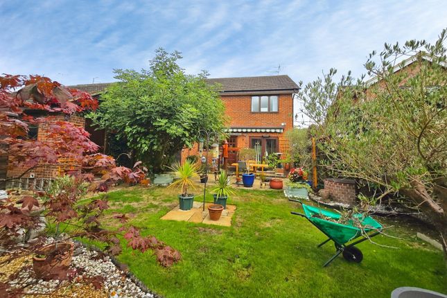 31, Wood Street, Ash Vale photo 2