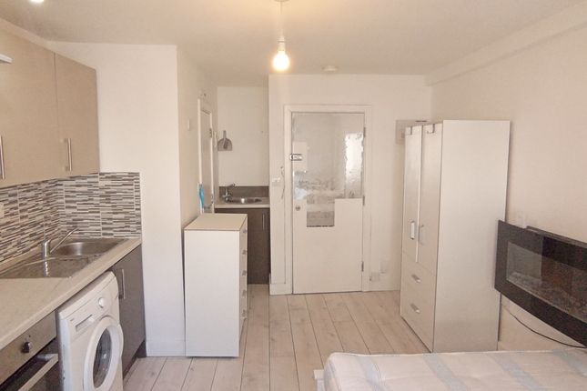 1 113a, Springbank Road, London photo 3