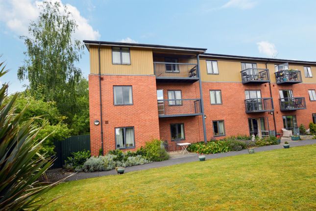 Thumbnail Flat for sale in Moorfield Court, Southwell
