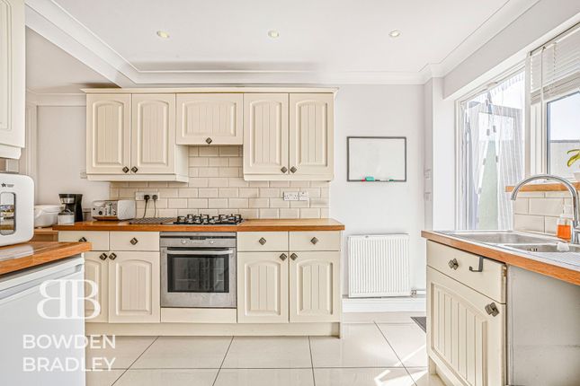 153 Fencepiece Road, Hainault photo 4
