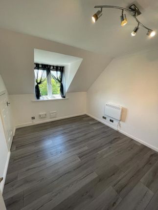 12 Colne Reach, Stanwell Moor, STAINES-UPON-THAMES photo 4