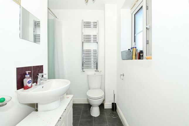 3, Shipton Grove, Peterborough photo 4