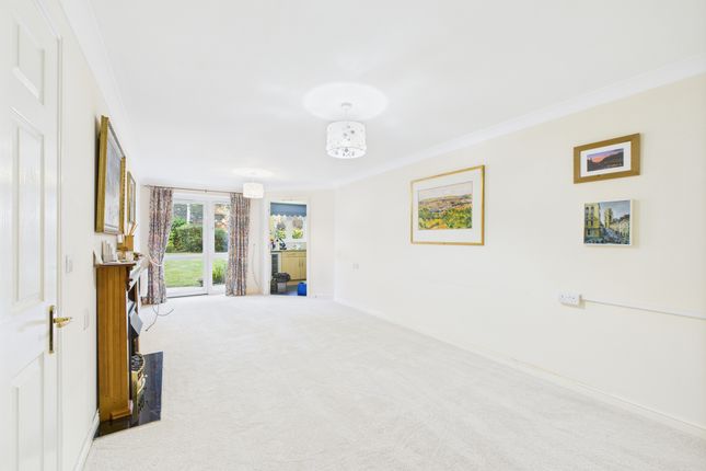 3 Manton Court , Kings Road, Horsham photo 2