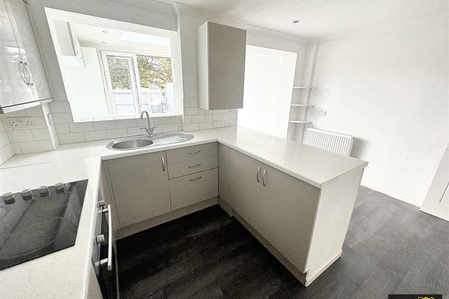 23, Nuthatch Close, Weymouth photo 4