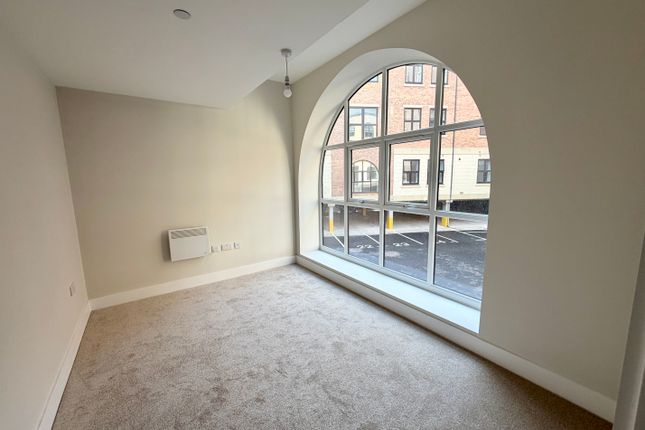 1-bed flat on 182, Hull, £775/mo