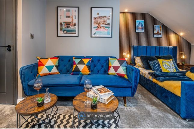 Sofa &amp; Coffee Tables